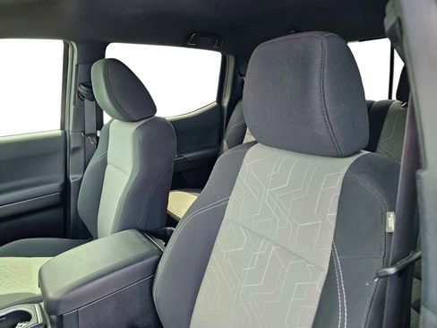 Used 2020 Toyota Tacoma TRD Sport w/ Technology Package RWD image 19