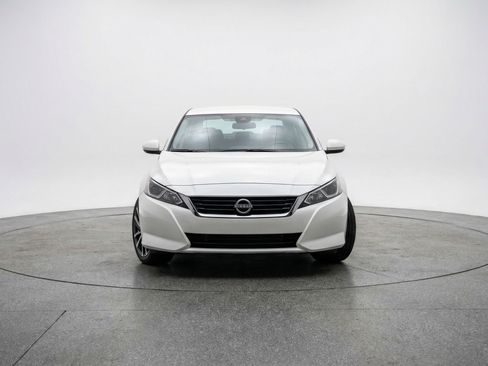 Used 2025 Nissan Altima 2.5 SV image 2