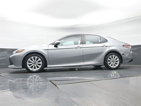 Used 2020 Toyota Camry LE image 25