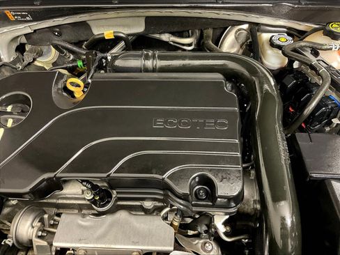 Used 2021 Chevrolet Malibu LT FWD image 31