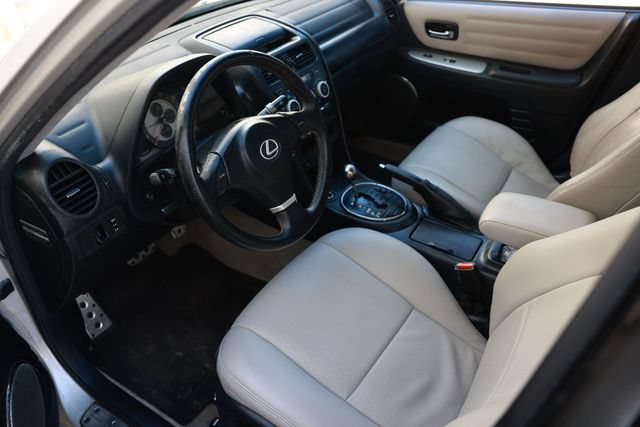 Used 2004 Lexus IS 300 RWD image 6