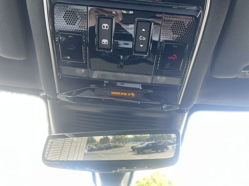 New 2025 Land Rover Range Rover Long Wheelbase SE image 21