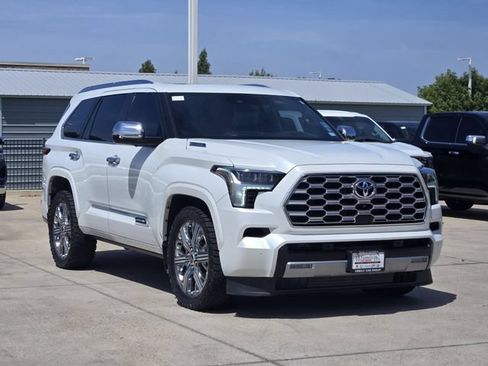 Used 2024 Toyota Sequoia Capstone AWD/4WD image 2