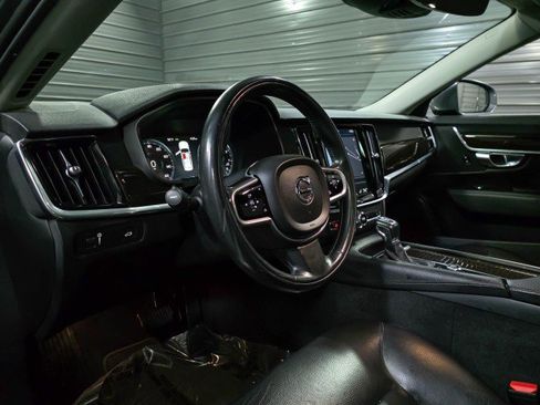 Used 2018 Volvo S90 T6 Momentum w/ Momentum Plus Package image 10
