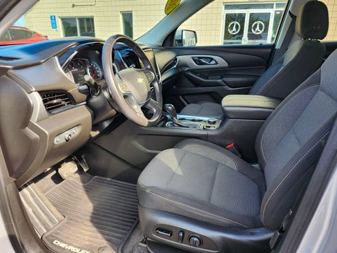 Used 2020 Chevrolet Traverse LT w/ Driver Confidence II Package AWD/4WD image 19