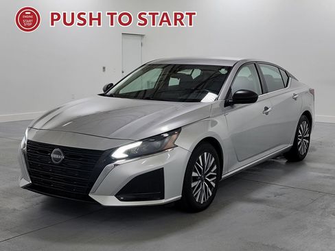 Used 2024 Nissan Altima 2.5 SV image 4