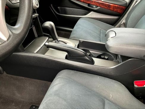Used 2012 Honda Crosstour EX image 17