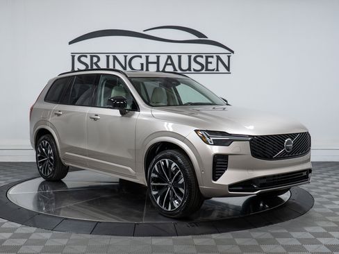 New 2026 Volvo XC90 B6 Ultra w/ Protection Package image 3