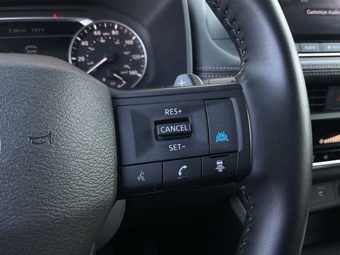 Used 2025 Nissan Rogue SV FWD image 30