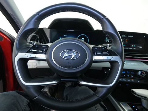 Used 2023 Hyundai Elantra Limited image 39