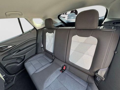 Used 2024 Chevrolet Trax LS w/ LS Convenience Package FWD image 11