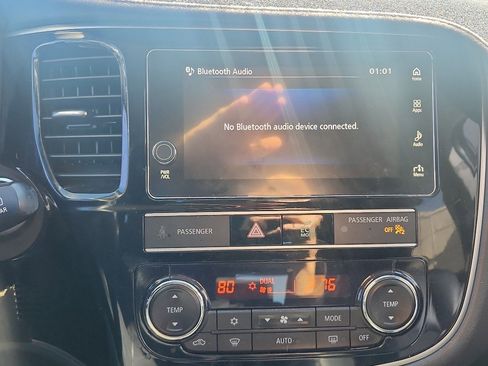 Used 2019 Mitsubishi Outlander SE image 17