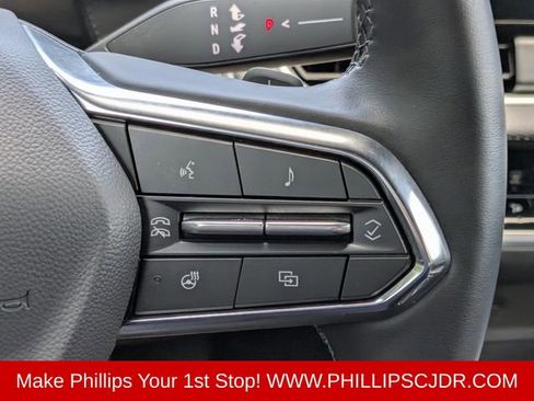 Used 2026 Chevrolet Equinox LT FWD image 24