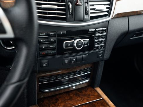 Used 2013 Mercedes-Benz E 350 4MATIC Sedan image 12
