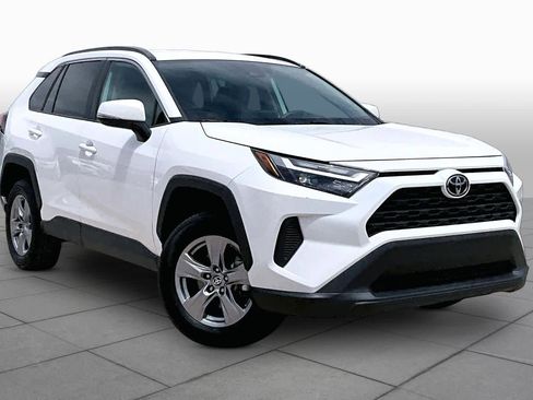 Used 2025 Toyota RAV4 XLE FWD image 3