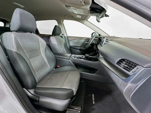 Used 2023 Nissan Rogue SV image 29