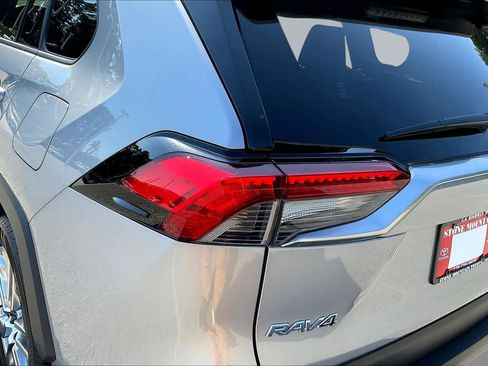Used 2021 Toyota RAV4 Limited AWD/4WD image 29