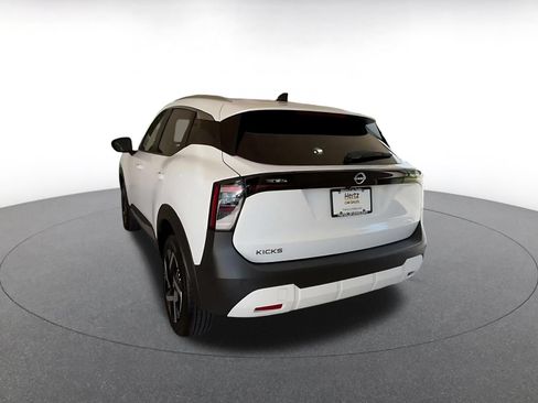 Used 2026 Nissan Kicks SV w/ Cold Weather Package FWD image 9