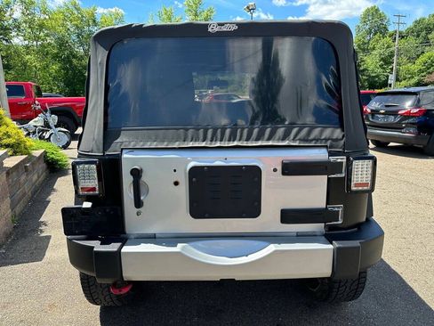 Used 2012 Jeep Wrangler Sahara AWD/4WD image 5