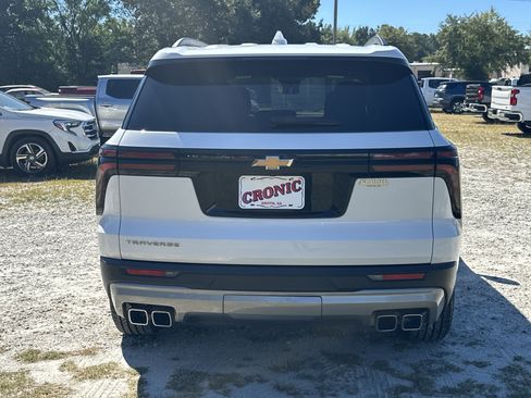 Used 2025 Chevrolet Traverse LT image 6