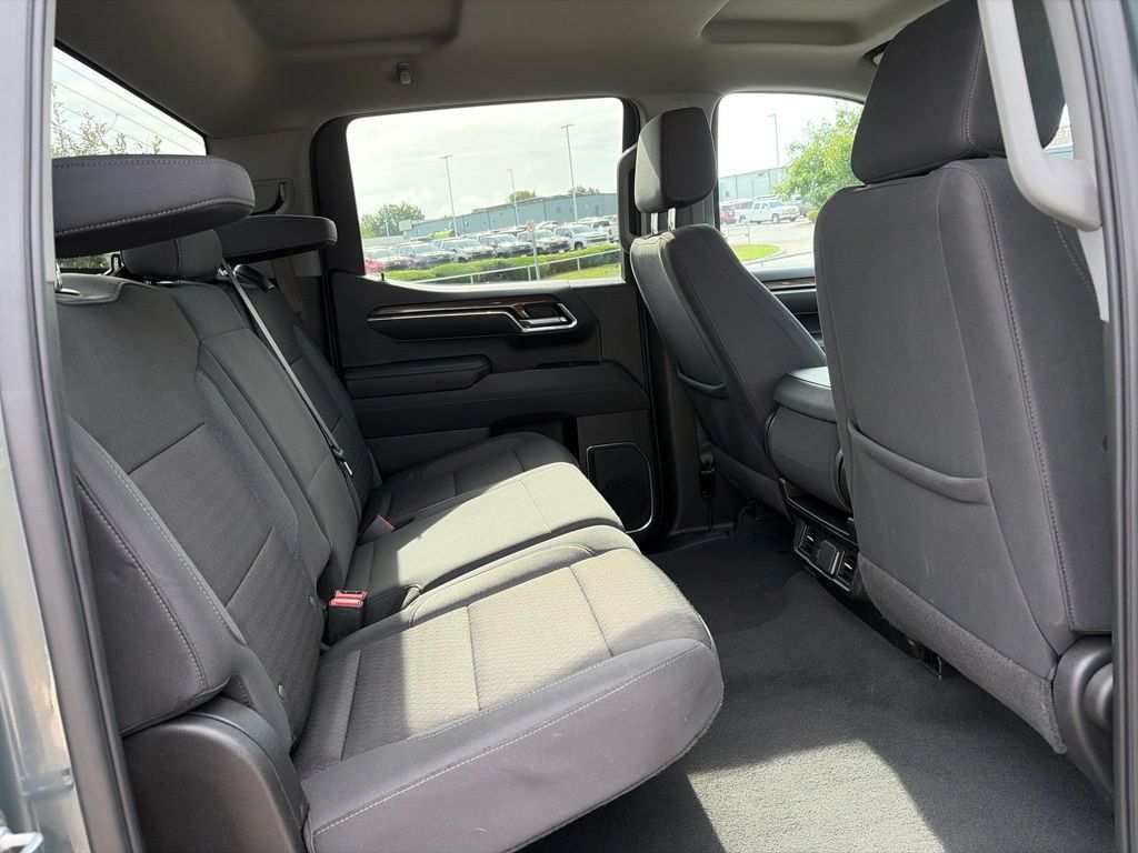Used 2025 Chevrolet Silverado 1500 LT AWD/4WD image 29