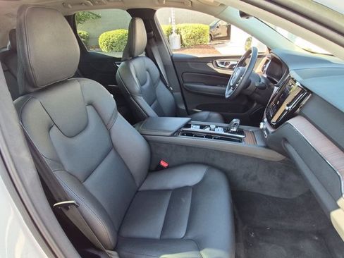 Used 2023 Volvo XC60 B5 Plus AWD/4WD image 21