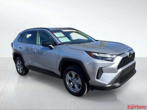 Certified 2025 Toyota RAV4 LE AWD/4WD image 8