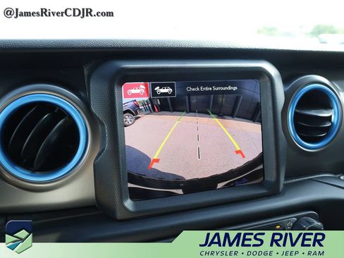 Used 2023 Jeep Wrangler Unlimited Rubicon 4xe w/ Cold Weather Group AWD/4WD image 33