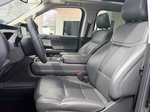 Used 2025 Ford Expedition Max Active image 10