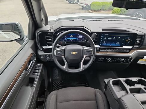 Used 2025 Chevrolet Silverado 1500 LT AWD/4WD image 8