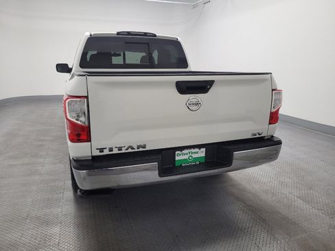 Used 2018 Nissan Titan SV image 6
