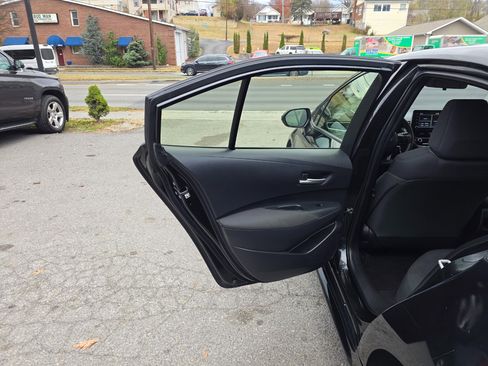 Used 2021 Toyota Corolla LE image 12
