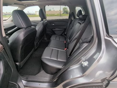 Used 2023 Nissan Rogue SV w/ SV Premium B Package FWD image 11