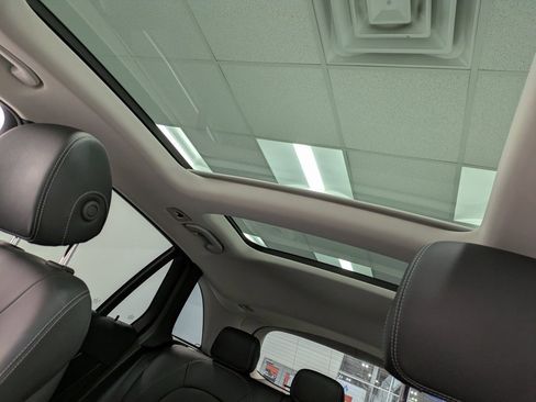 Used 2021 Mercedes-Benz GLC 300 4MATIC image 21