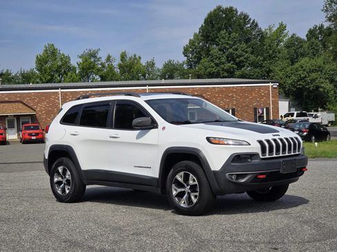 Used 2015 Jeep Cherokee Trailhawk w/ Comfort/Convenience Group AWD/4WD image 4