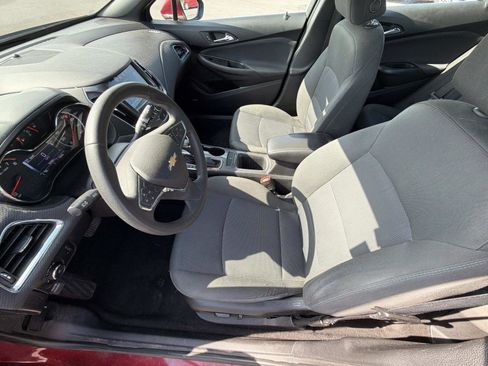 Used 2018 Chevrolet Cruze LT w/ Sun And Sound Package FWD image 10
