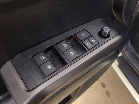 Used 2021 Toyota Tacoma TRD Off-Road image 18