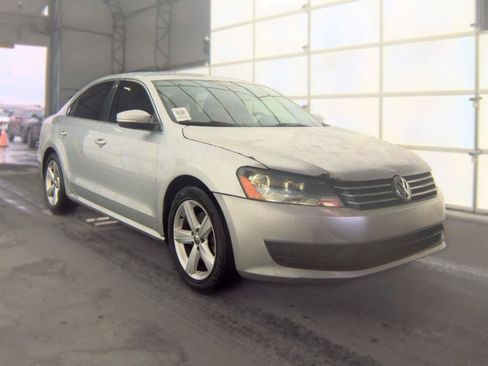 Used 2014 Volkswagen Passat 1.8T SE FWD image 3