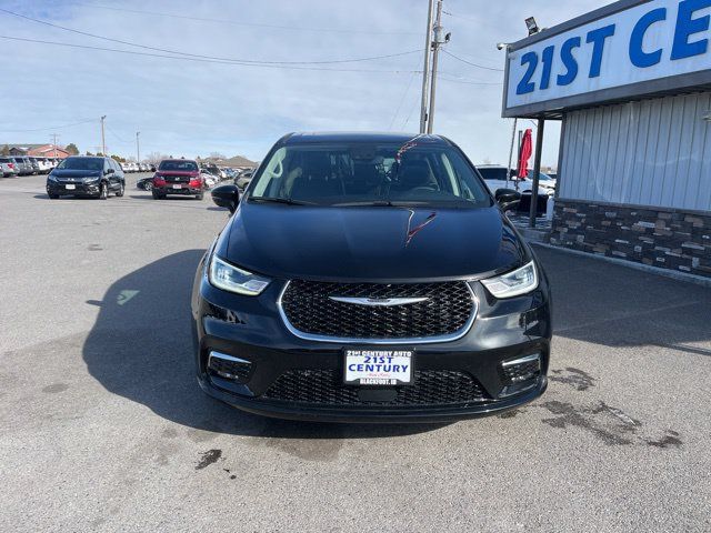 Used 2024 Chrysler Pacifica Limited FWD image 2