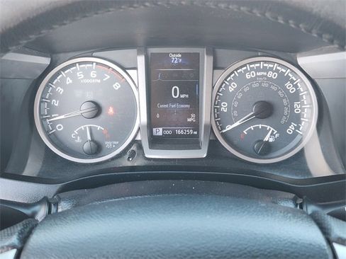 Used 2016 Toyota Tacoma SR5 w/ SR5 Appearance Package (SN) image 17