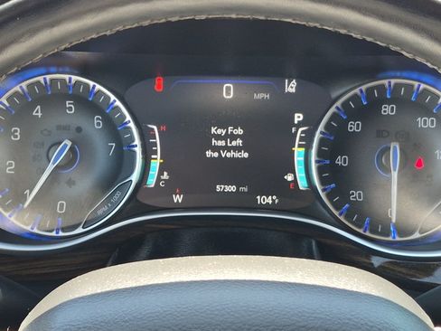 Used 2022 Chrysler Pacifica Limited FWD image 21