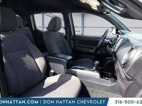 Used 2018 Toyota Tacoma TRD Sport AWD/4WD image 18