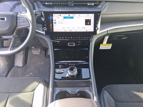 New 2026 Jeep Grand Cherokee Altitude AWD/4WD image 12