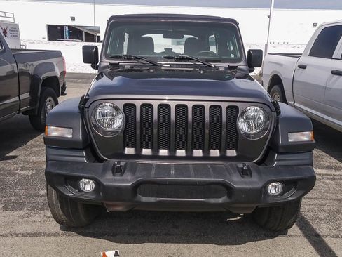 Used 2022 Jeep Wrangler Unlimited Sport image 2