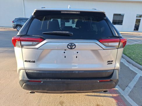 Used 2021 Toyota RAV4 XLE image 5