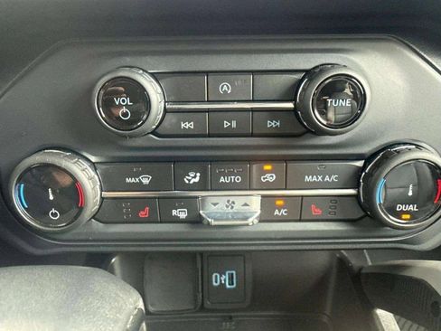 Used 2022 Ford Bronco Outer Banks w/ Sasquatch Package AWD/4WD image 12