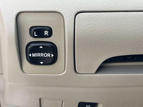 Used 2011 Toyota Camry LE image 15