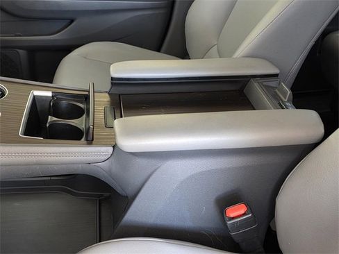 Used 2022 Toyota Sienna XLE image 9