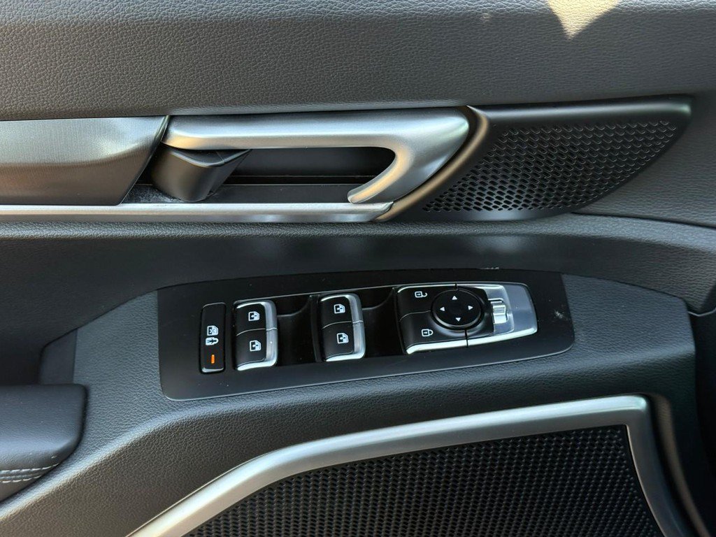 Used 2025 Kia Telluride S AWD/4WD image 18
