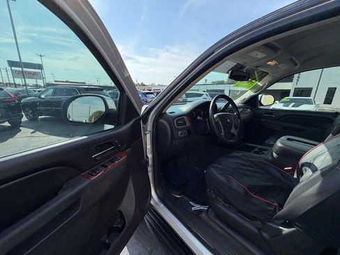 Used 2014 Chevrolet Tahoe LT RWD image 28